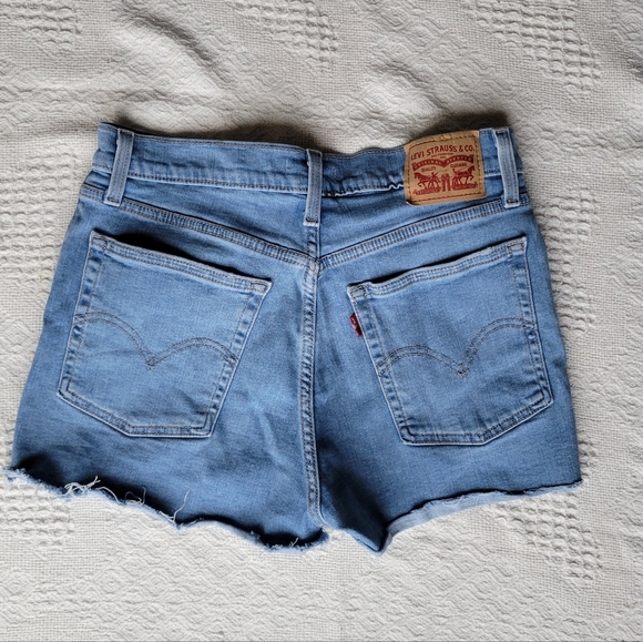 Levi's High Rise Casual Summer Cotton/Viscose Mix Denim Jean Short's - Picture 2 of 8